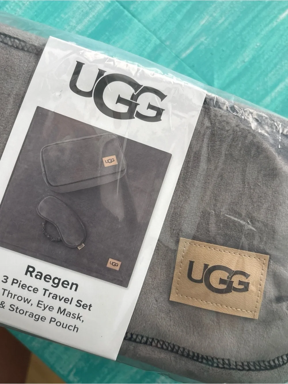 UGG Rae­gen Travel Set in Gray